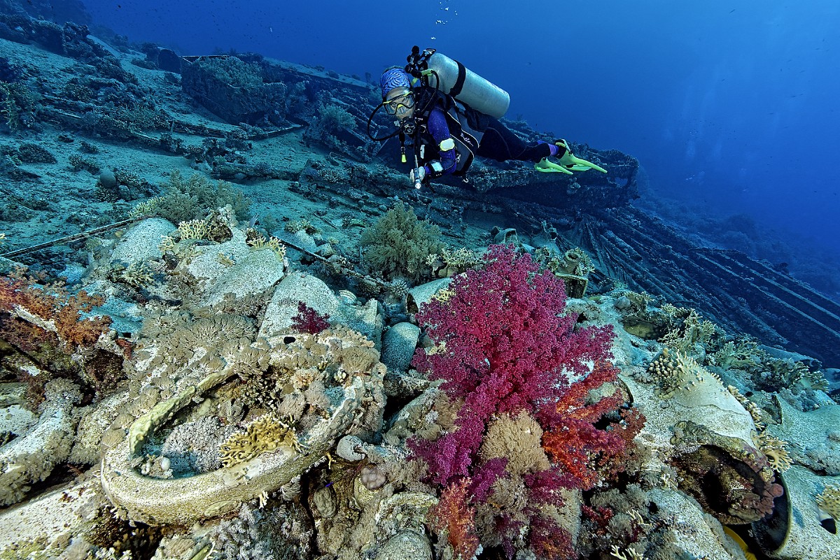 Wreck at Jolanda Reef