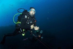 Diver with rock hook